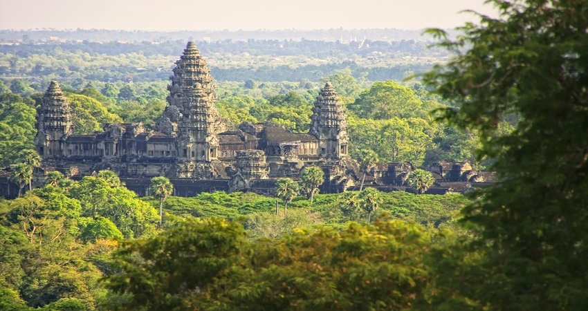 1 Day Angkor Wat With Small Circuit & Floating Village