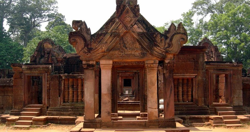 1 Day Banteay Srei & Kulen Mount And Beng Mealea