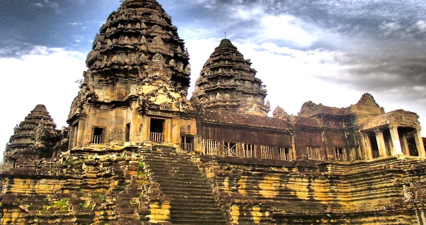 2 Days Angkor Wat & Banteay Srei & Kulen Mount Waterfall