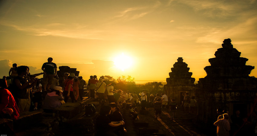 2 Days Angkor Wat & Banteay Srei & Kulen Mount Waterfall